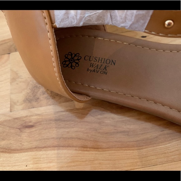 Avon Sandals - NWOT - Picture 6 of 10